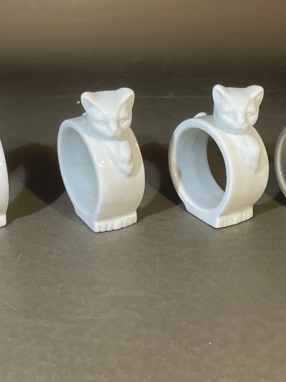 Vintage Crowning Touch Set Of 4 White Porcelain Cat Napkin Rings (#1729)